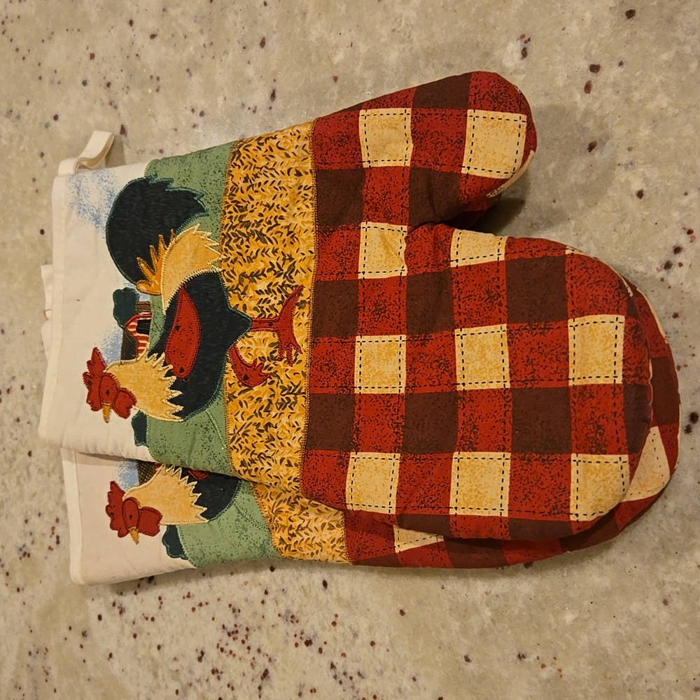 Set of 2 Buffalo Check Rooster Potholders with Hooks